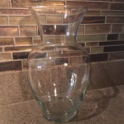 Large Flower Vase / Bouquet Vase - Clear Glass - 11” by 6”
