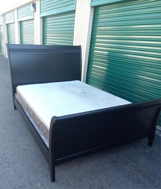 BLACK WOOD QUEEN BED FRAME WITH BOX SPRING AND MATTRESS