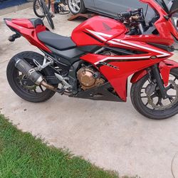 2018 Hond A Cbr 500  Pink In Hand Tag Are Good  15,000 Mils  Asking 6,000