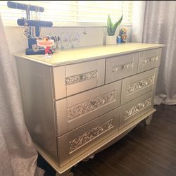 Gold Dresser. Vintage Style 