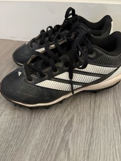 Boys size 1.5 Adidas baseball cleats