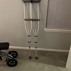 Crutches Like NEW