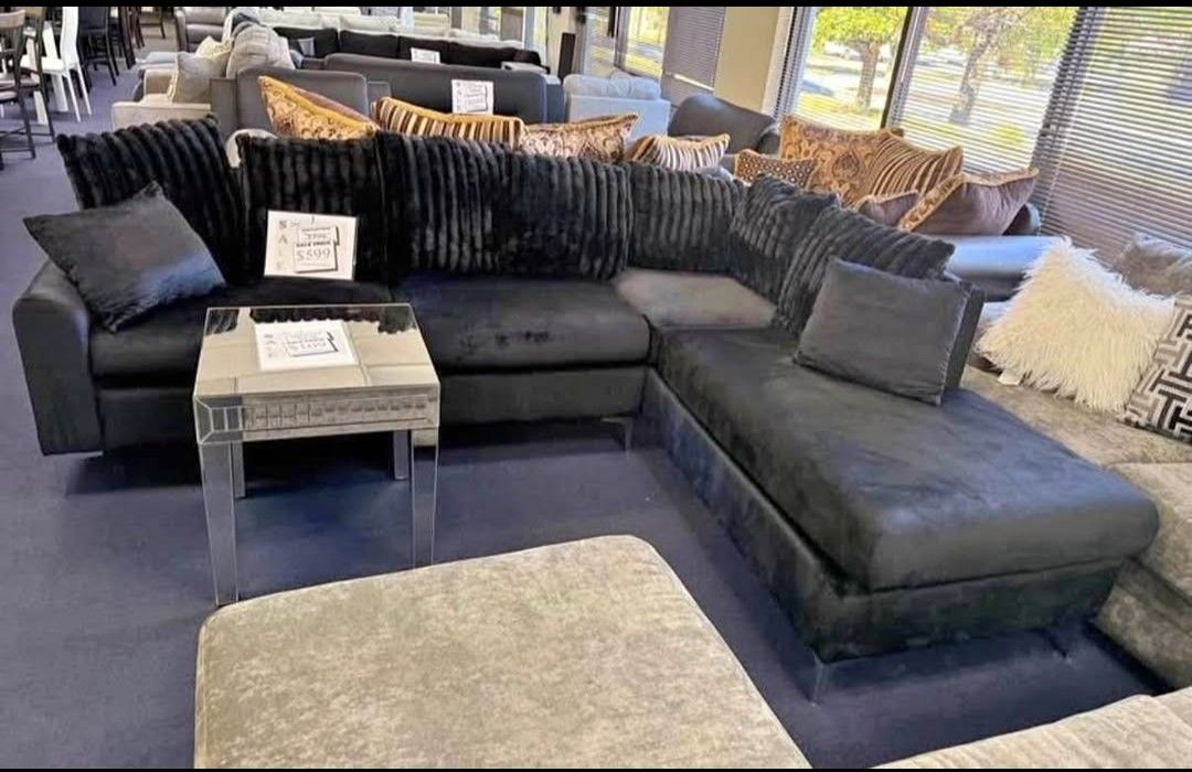 Elegant L-Shape Black Velvet Sectional! Pickup And Delivery 🚚