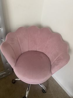 Blush Swivel Chair