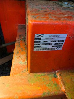 Motorcycle tire machine