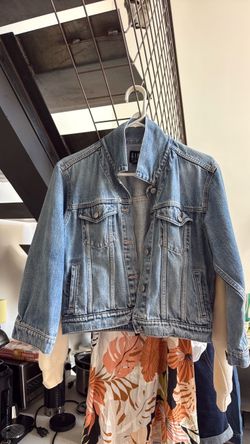 Gap Light Wash Denim Jean Jacket (small)