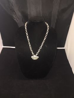 Crown woman’s necklace