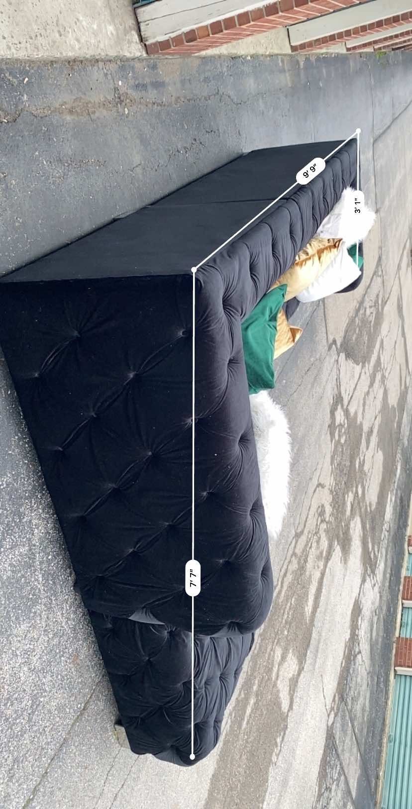 Sectional Couch /Delivery Avail