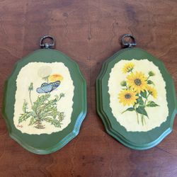 Pair of Vintage Floral Decorative Wall Hanging Plaques 8.5” x just over 5.5”