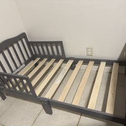Toddler bed like new