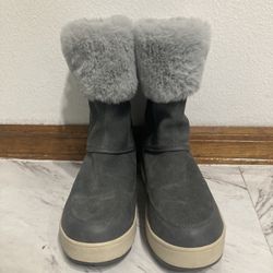 One,pair Of Kookaburra, LadiesUG Boots. Size 6