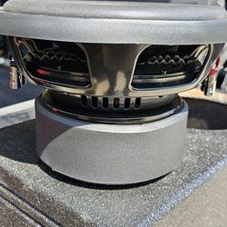 Nemesis 600 watt 10" Subwoofer And A Memphis 600 Watt Amp 