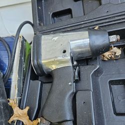 NEW 1/2 INCH PUNEMATIC, AIR IMPACT GUN ,NEW NEVER  USED.