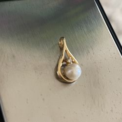 14k Solid Gold Pendant With Real Pearl And Diamond