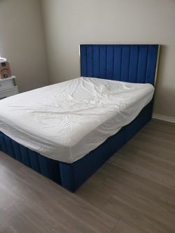 Queen size bed and memory foam mattress