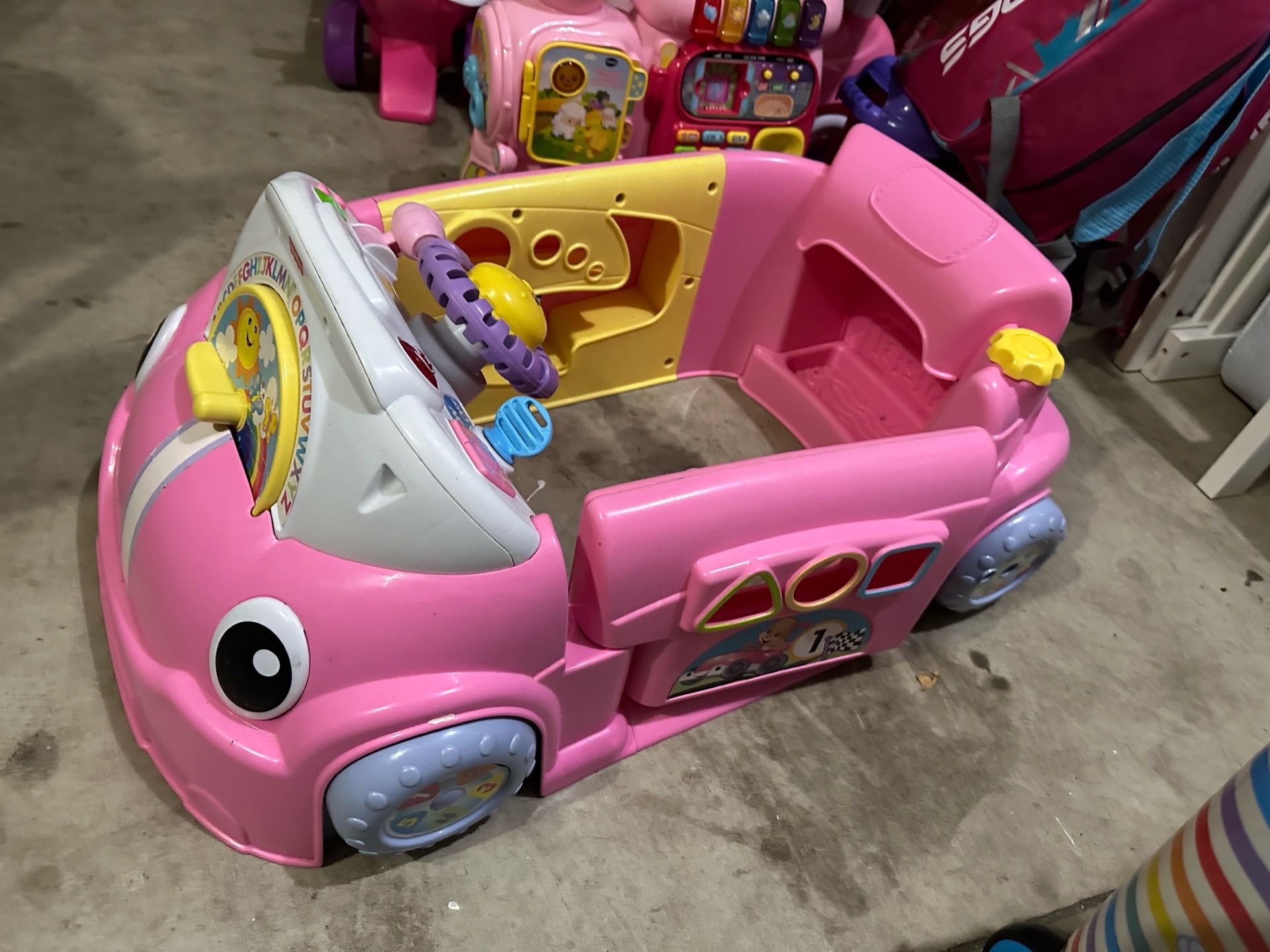 Kids pink car