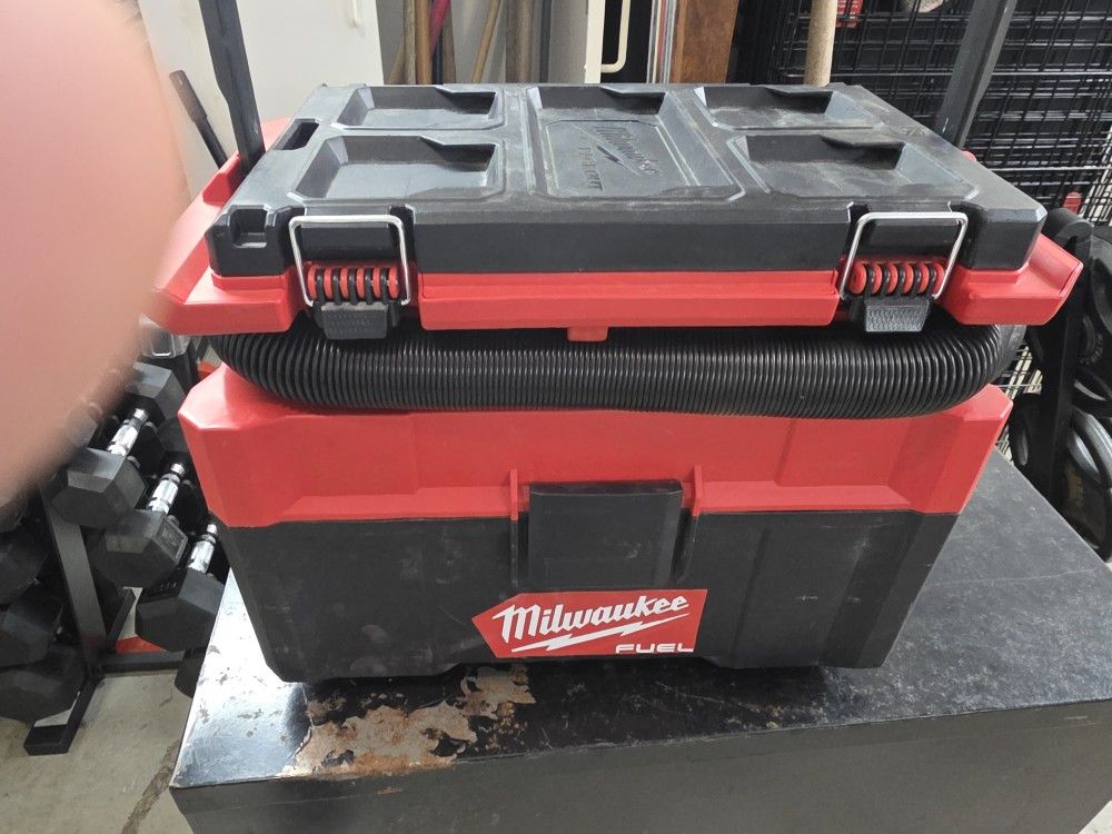 Milwaukee 18v vacuum 