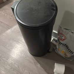 Trash Bin 12 USD