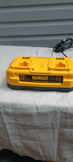 Dewalt DC9320 Dual Battery Charger 18v accepts post style batteries, Not slide type New