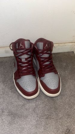 Jordan 1 Mid Cherrywood Red Good condition size 9.5