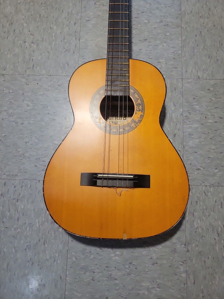 Tanara Nylon String Guitar (Used)