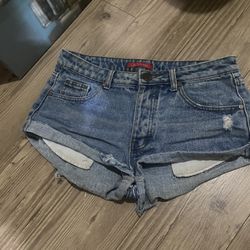 Women’s Signature 8 Blue Denim Shorts Medium