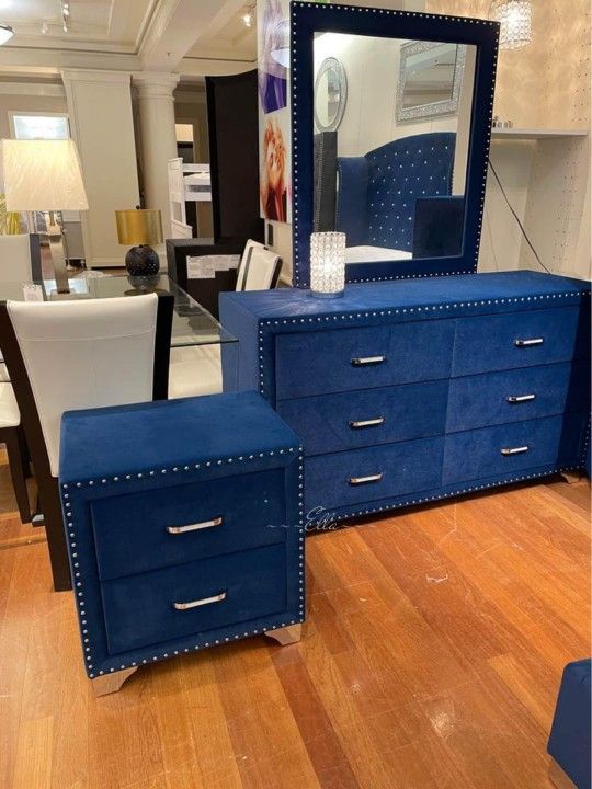 Melody Pacific Blue 6-Drawer Upholstered Dresser With Mirror
$489.00 $730.00
Coaster$10 Down Payment And Financing Available