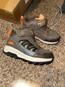Boys sketchers lights size 11