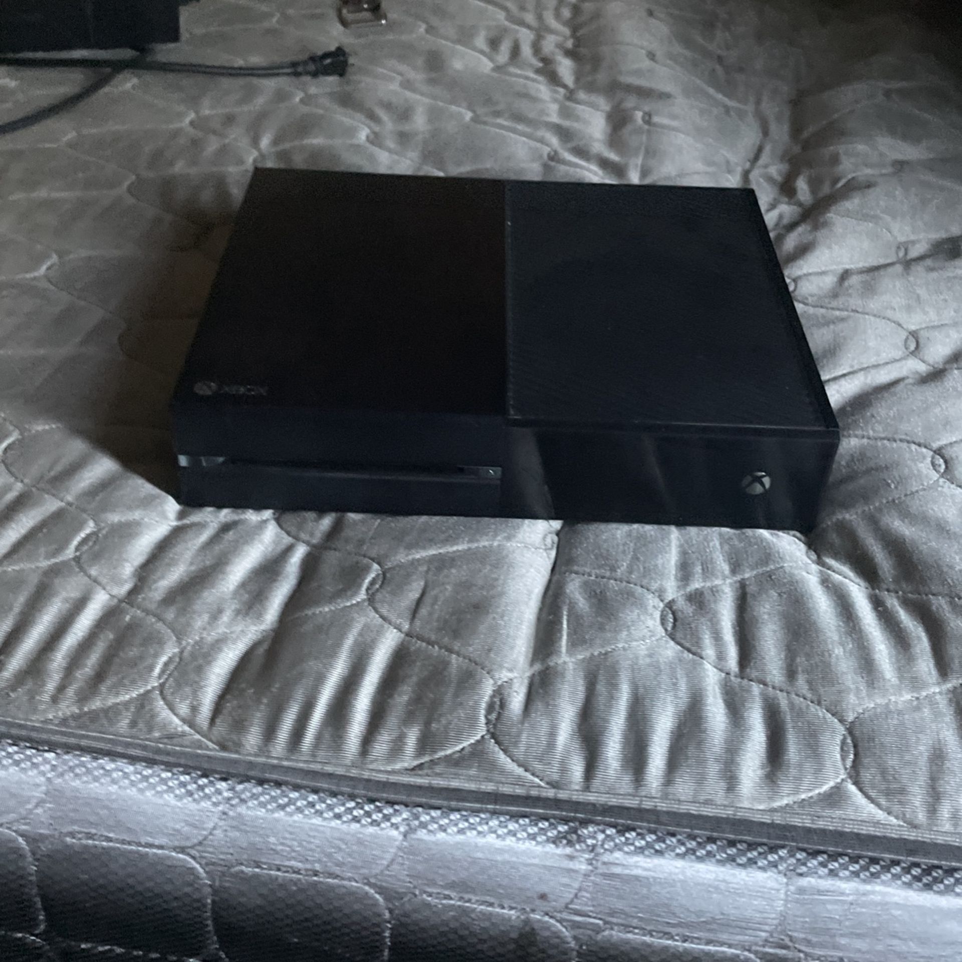 Xbox One with HDMI cable + power cable 