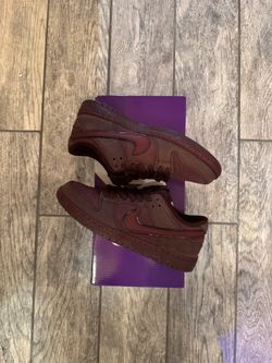 Nike Dunk Low ‘City of love burgundy Crush’