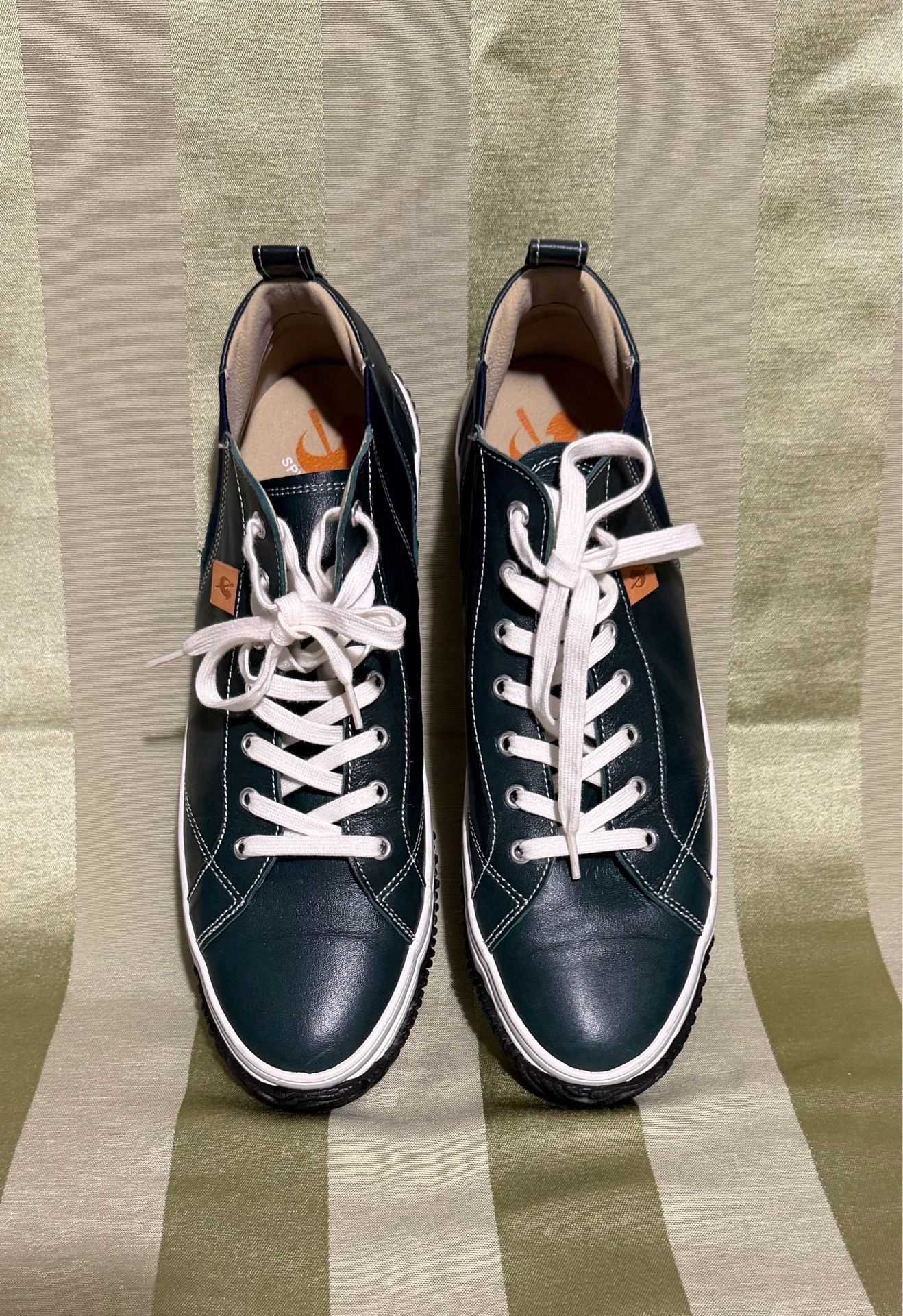 Japan “SPINGLE MOVE” Sneaker (Like New)- Men 10.5/Women 11.5