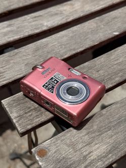Vintage Nikon Coolpix L10 - pink