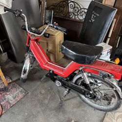 1962 Kinetic Moped 