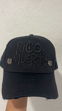 Gorra Negra Rico Muerto con Detalles de Brillo 🧢🔥