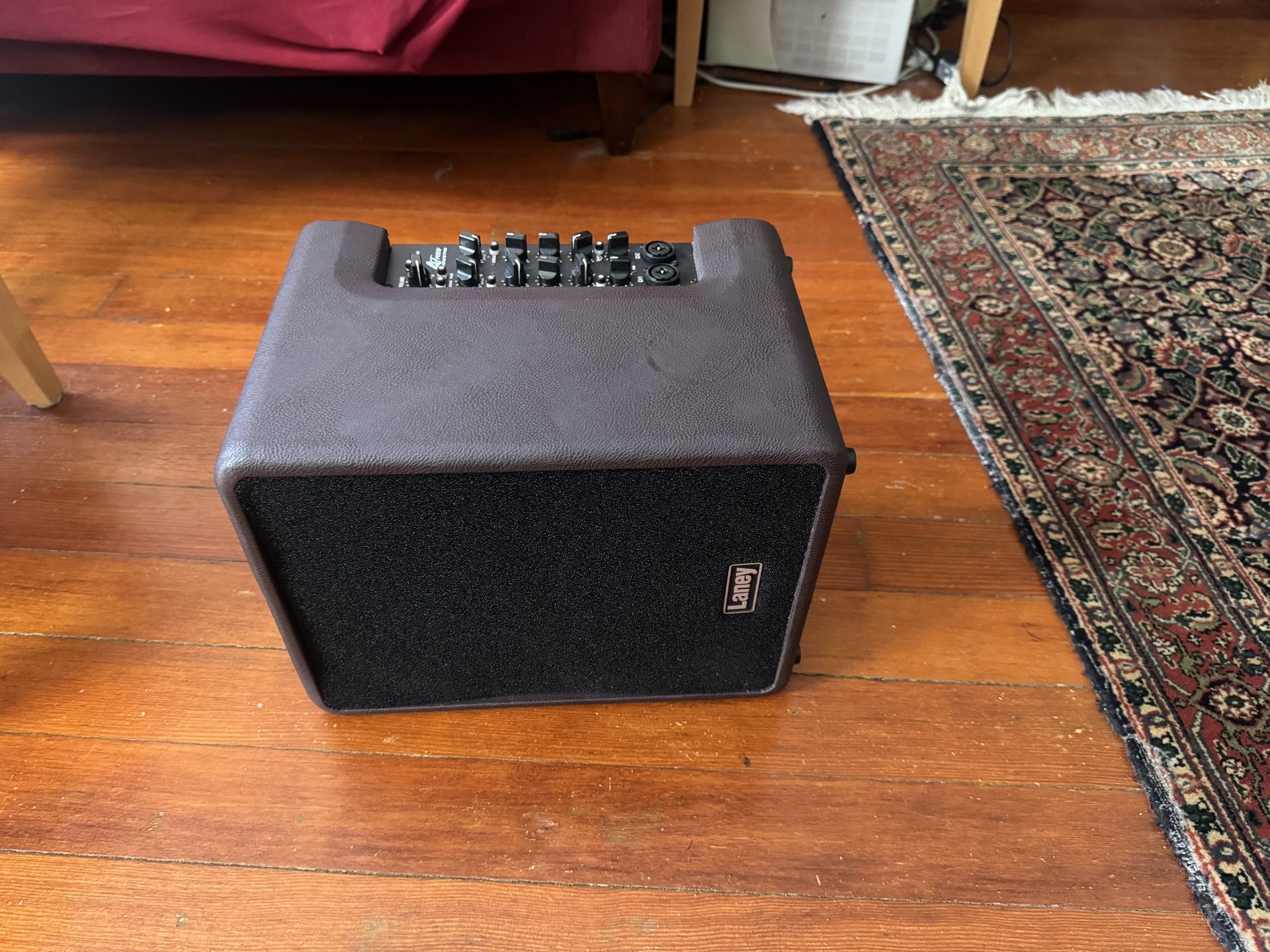 Laney acoustic amp with battery power
