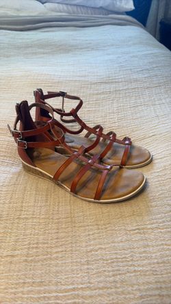Women’s sandals size 8.