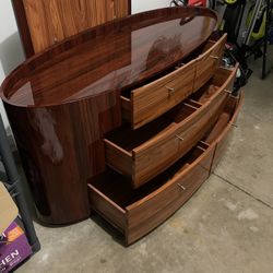 Dresser With Mirror