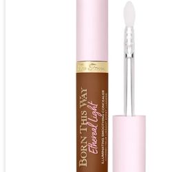 New Too Faced 
Born This Way Ethereal Light Illuminating Smoothing Concealer 