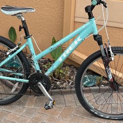 2013 TREK SKYE GIRLS MOUNTAIN BIKE