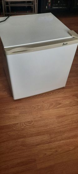 Mini Refrigerator Avanti