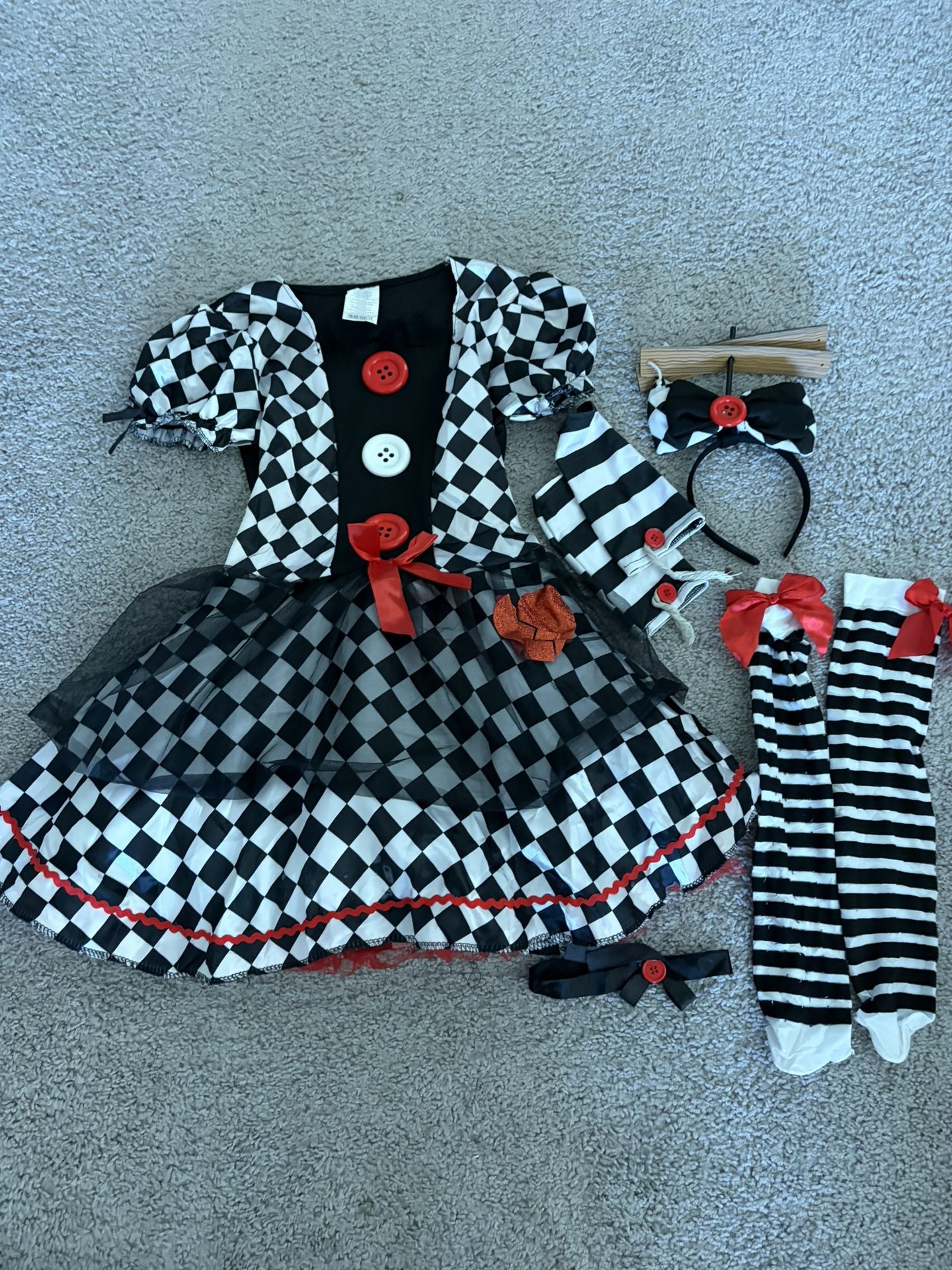 Doll costume size 8-10