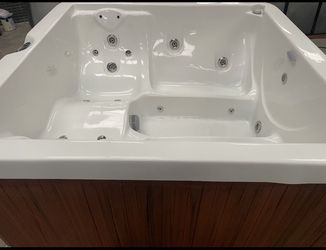 Refurbished 5 Person Leisure Bay Hot Tub