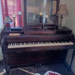 Lester Philidelphia Piano