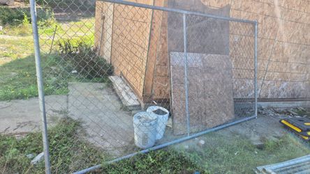 Chain link temp fence panels