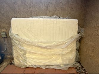 Queen Mattress EXCELLENT CONDITION