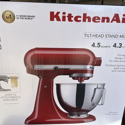 New In Box Kitchen Aid Tilt-head stand Mixer 4.5 Quarts