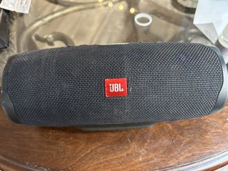 Jbl Charge, Bose Soundsport, Blackstone Grill