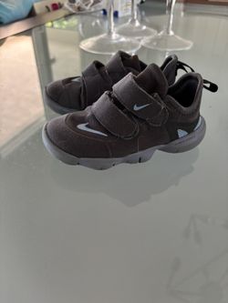 Boys Nike Sandals Size 9