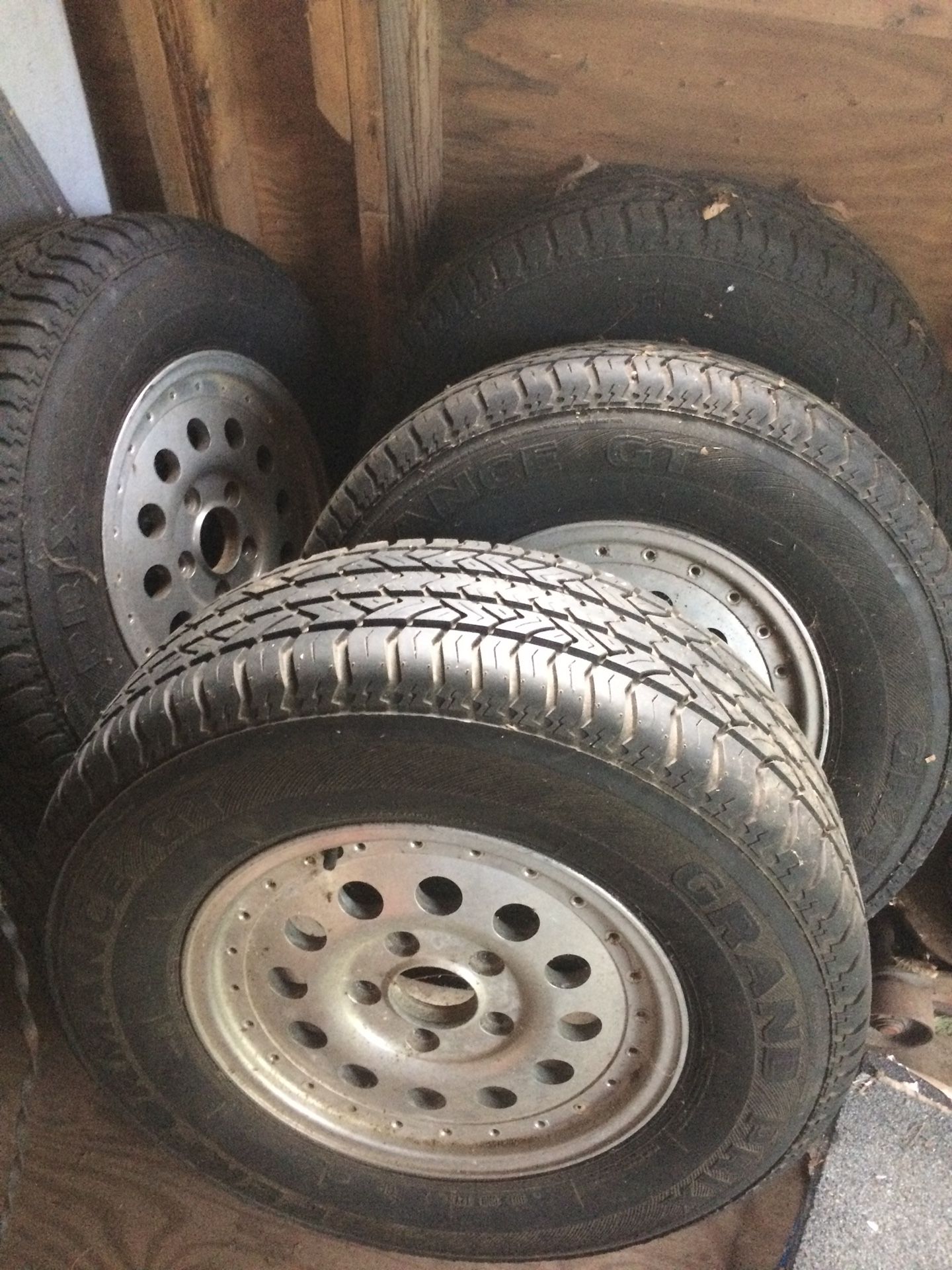 P235/70R15 102T