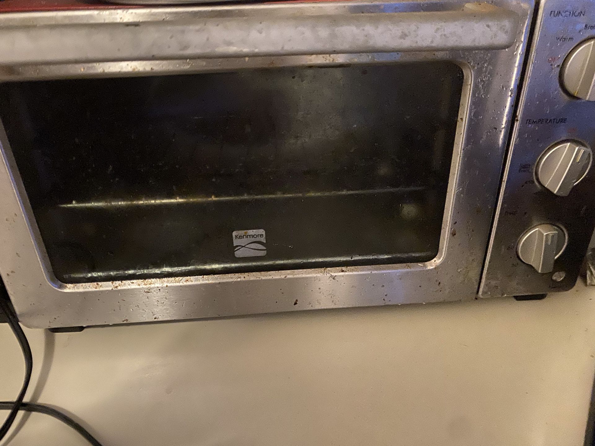 Toaster Oven. Very Convenient . One Of My Best Kitchen Appliance. Works Very Good. Make Offer